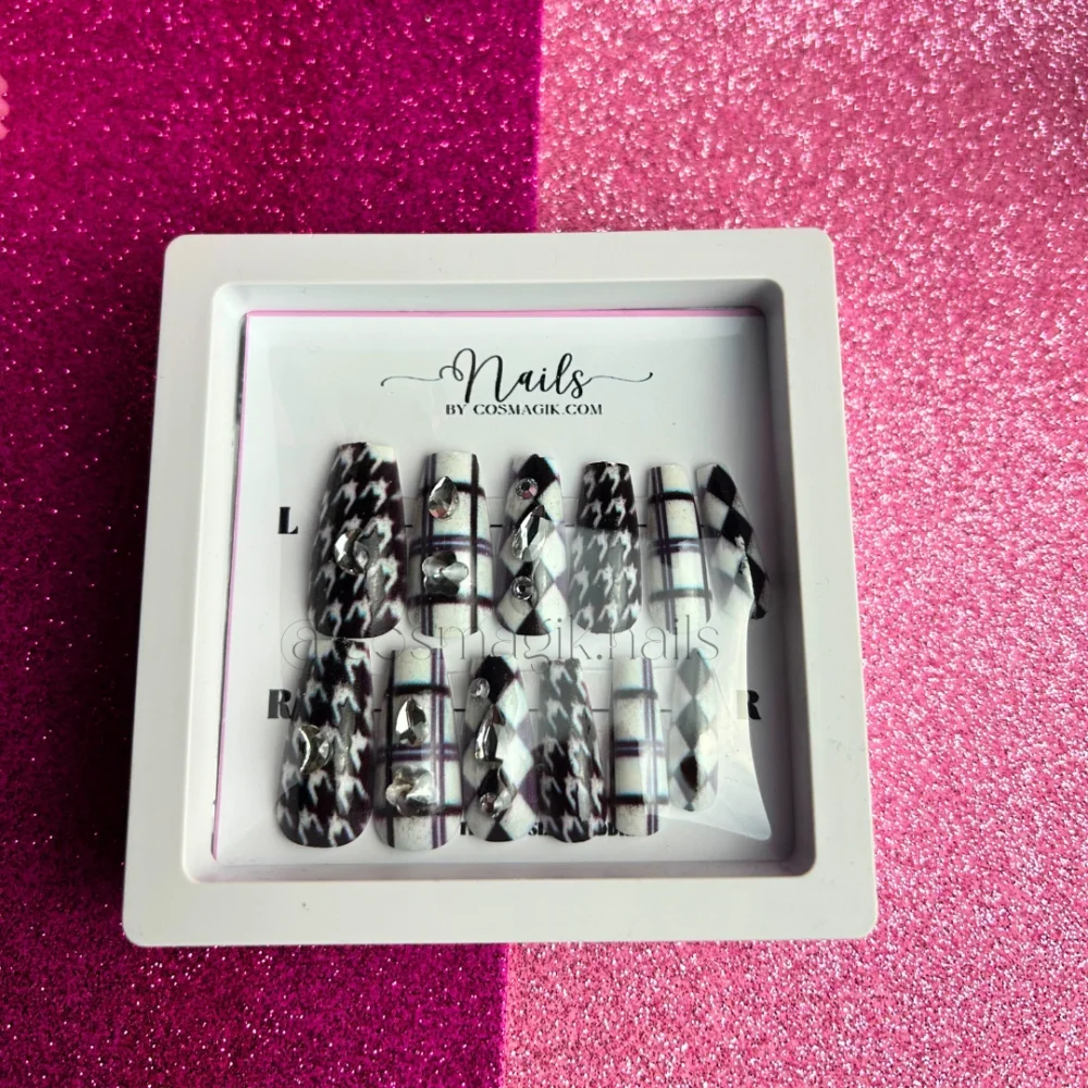 Glam Grid Press-On Nails - Image 3