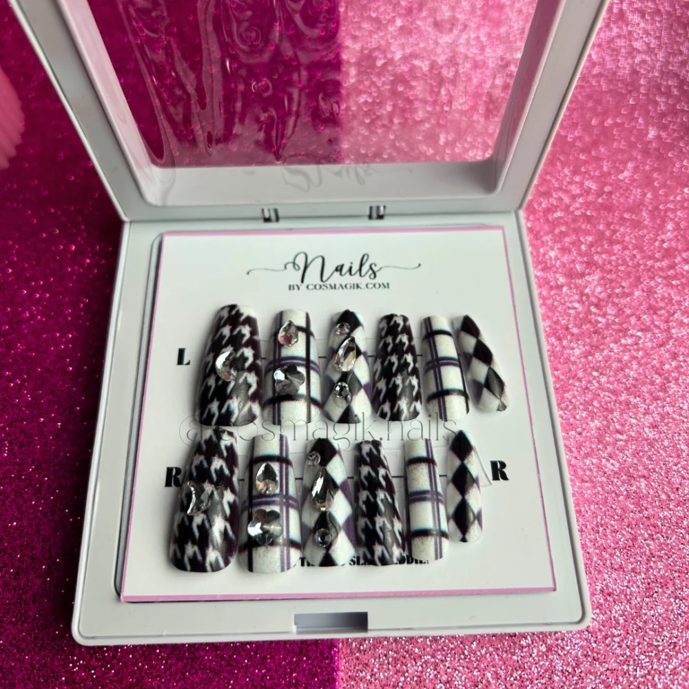 Glam Grid Press-On Nails - Image 4